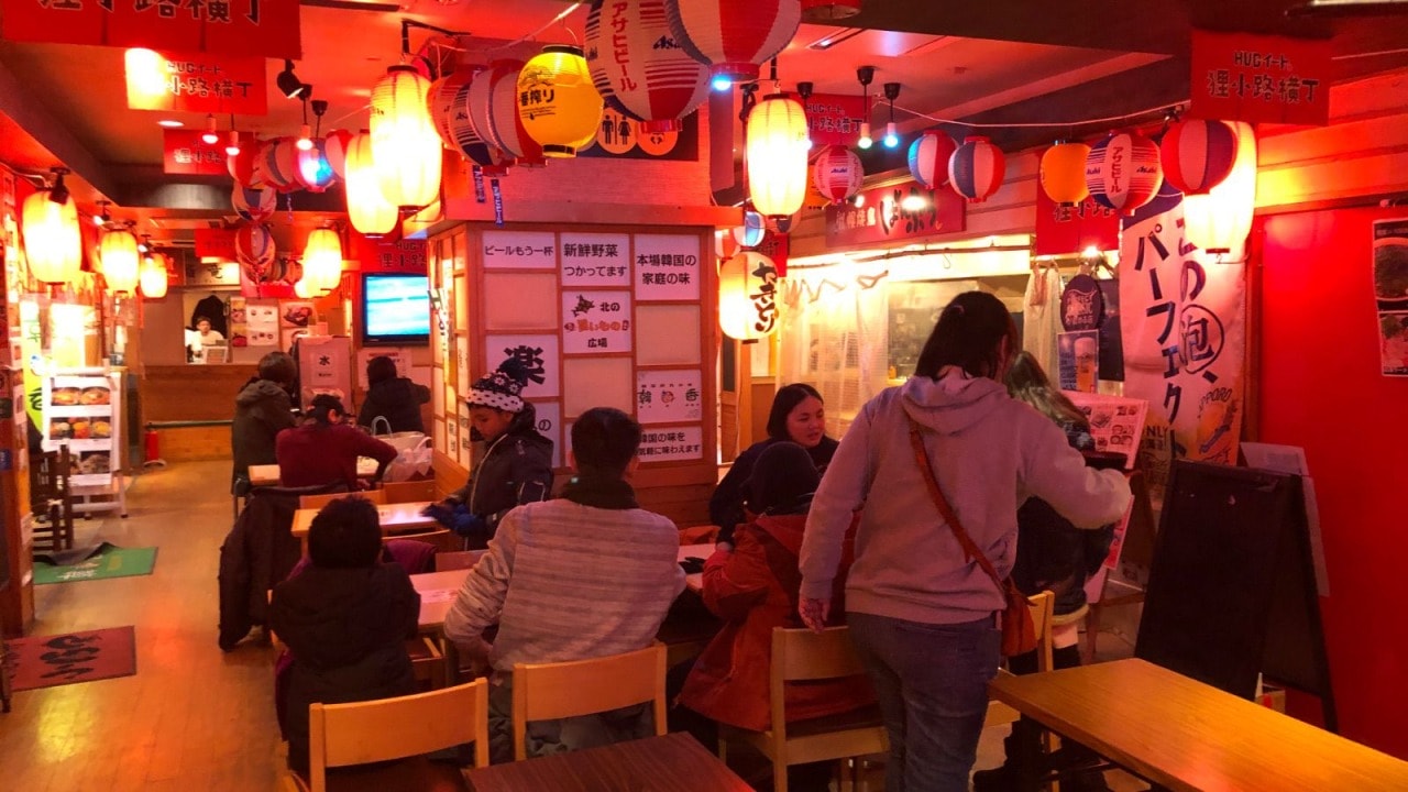 【2026 狸小路商店街】1–7 丁目怎麼逛?藥妝、唐吉訶德、美食與交通一次看 - 第7張圖 【2026 狸小路商店街】1–7 丁目怎麼逛?藥妝、唐吉訶德、美食與交通一次看