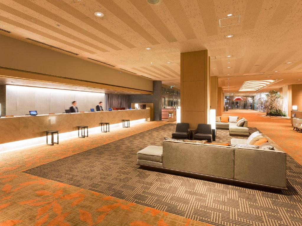 【札幌京王廣場大飯店】Keio Plaza Hotel Sapporo|札幌車站走路 5 分鐘,交通、房型、親子入住重點整理 - 第3張圖 sapporo-keio-plaza-lobby