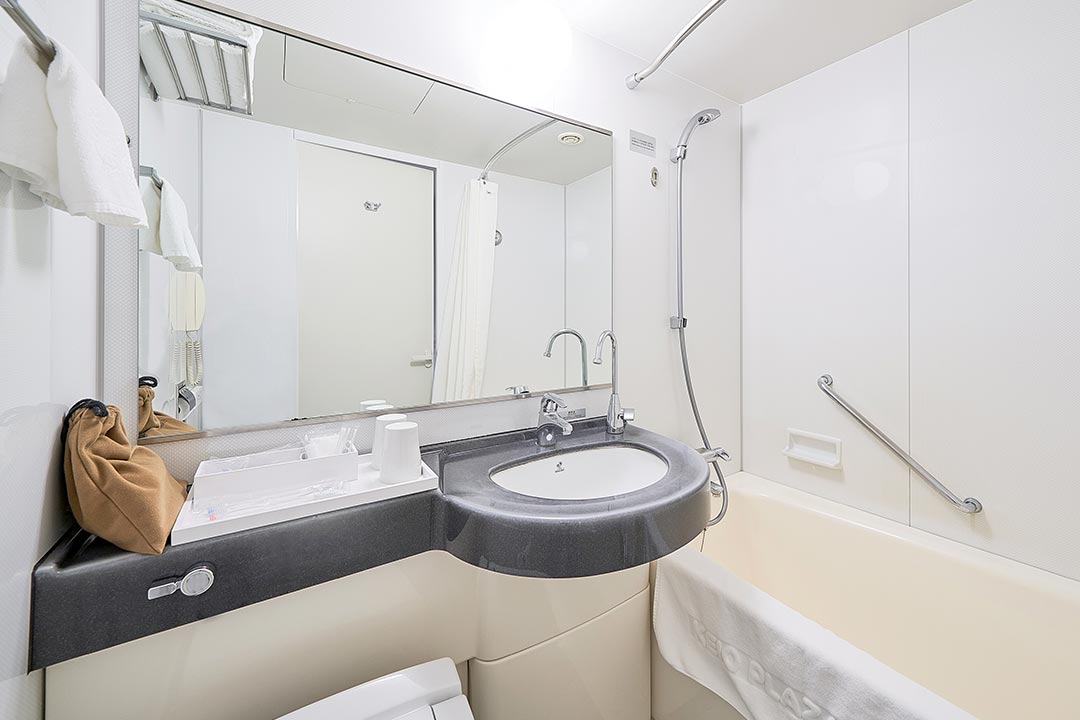 【札幌京王廣場大飯店】Keio Plaza Hotel Sapporo|札幌車站走路 5 分鐘,交通、房型、親子入住重點整理 - 第10張圖 sapporo-keio-plaza-bathroom-bathtub